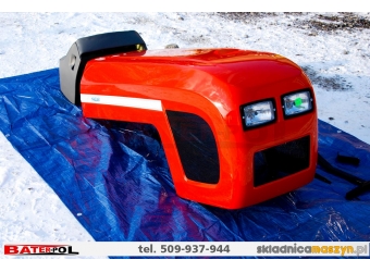 Maska z tworzywa NAGLAK URSUS C-360 CZERWONA wzór 2017 lampy u góry, z siłownikiem, CENA BEZ PULPITU